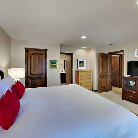 Puerta De Alameda Hotel 4*